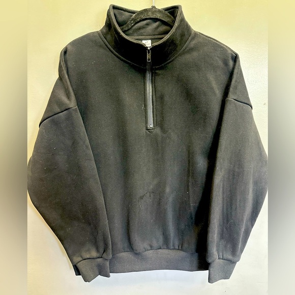 Men's Black Half-Zip Sweater <<15>> - Picture 1 of 6